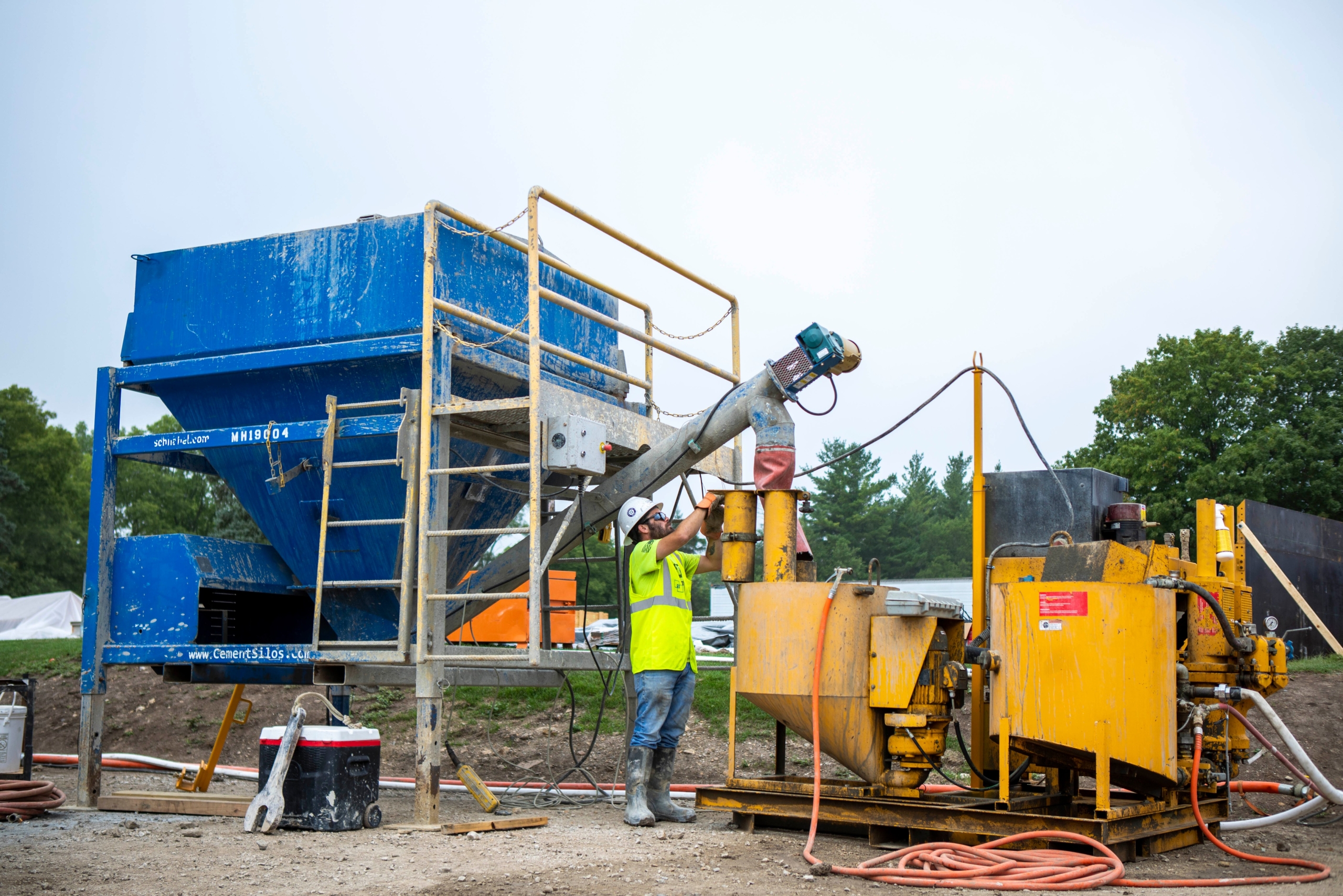 grout plant and silo for the grouting of the anchor rods Permanent Concrete Anchor Rods