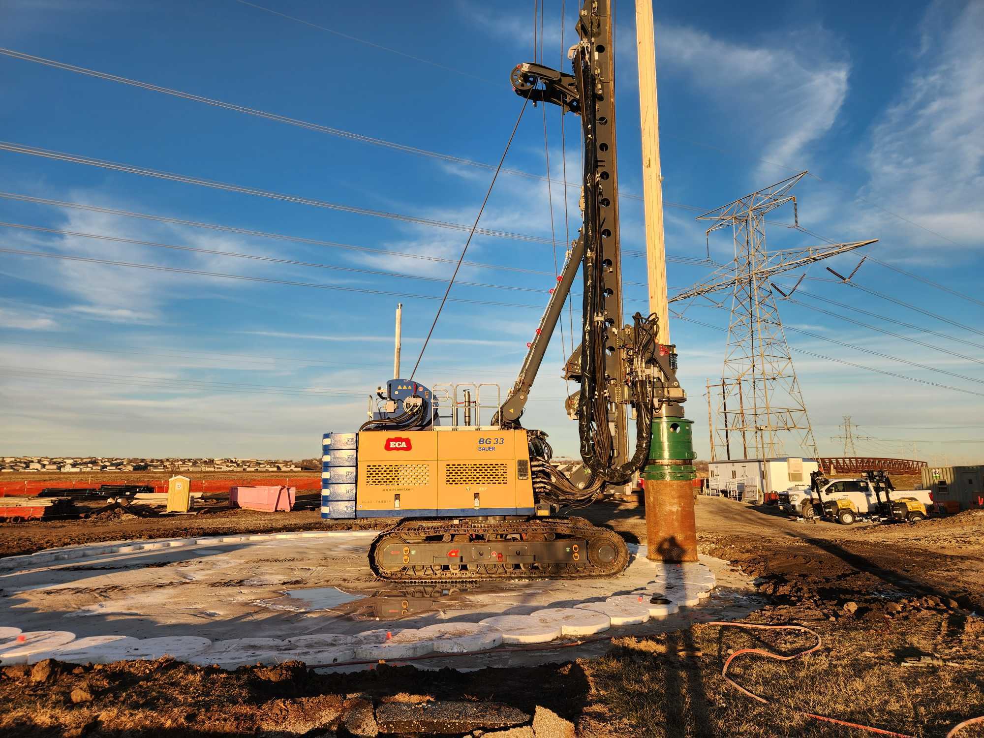 Drilling secant pile on the launch shaft Secant Piles